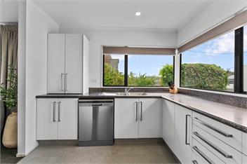 Pataka Lookout - 5 bdrms, close to lake & town - Taupo