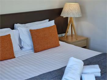 Lakeside Apt: Easy Check-In, Free Parking & Wi-Fi - Queenstown