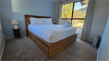 Sunshine Bay Stay | Lake Views & Cosy Fireplace - 