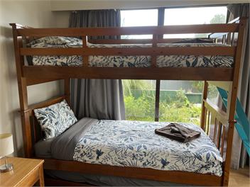 Super-sized family home, peaceful environment with stunning mountain views -