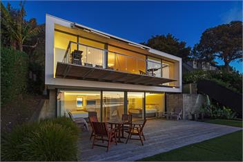 Beachfront Retreat - Architectural & Ocean Views -