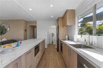 Kinder Cottage - Taupo - Private fully fenced back yard, close to shops - 
