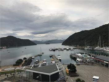 Astonishing Views Superb Waterfront Apartment - PICTON