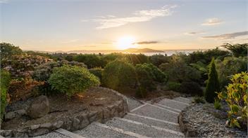 Luxury Lake Retreat - Rotorua