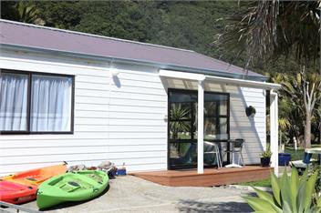 Oceanside Apartments 3 - The Bach at the Back - Opotiki