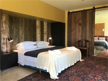 Awahuri - Waterfront River bend retreat (the Modern Bach!) - Taupo