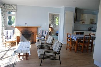 Clovelly Cottage - Near Picton