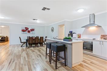 Spacious house near Melb Airport, Sleeps 12  - Melbourne