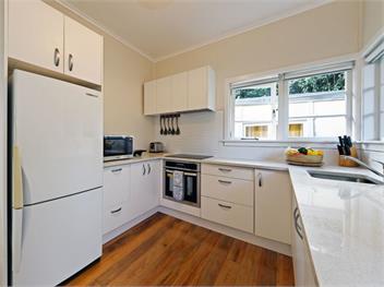 Surfer's Sunshine Cottage (Bachcare) - Piha
