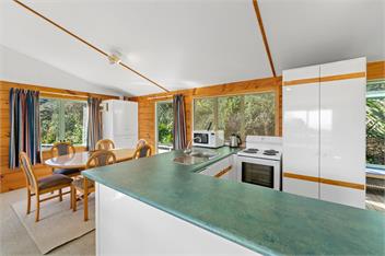 Seaview, Sun and Surf (Bachcare) - Piha