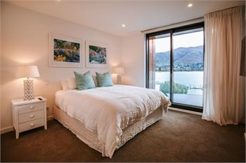 Nautilus Penthouse | Sleeps 8 | Lakefront Apartment - Wanaka