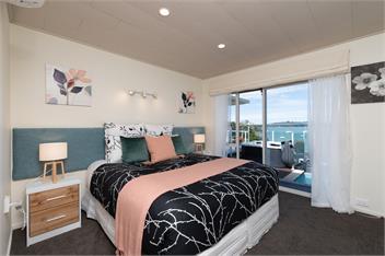 Wallace house accommodates 10 guests with option to book Ariel's Den a separate apartment onsite, sleeps 1- 4 - Bay Of Islands
