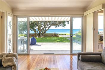 BACH ON THE BEACH - Coast & Country - Waiheke Island
