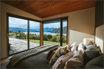 Aurum | Sleeps 6 | Breathtaking Lake Views | Contemporary & Unique - Wanaka