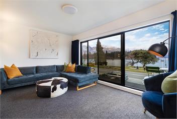 TĀHUNA LAKEFRONT LUXURY - Queenstown