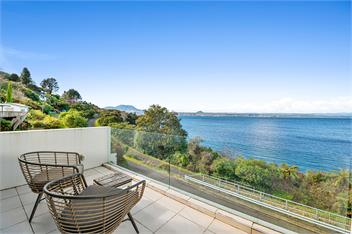 Taupo Penthouse Apartment - Unbeatable Lake Views - Taupo 
