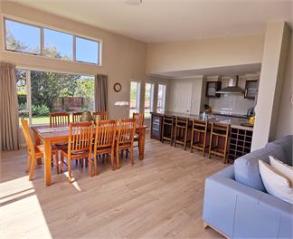 PETES BEACH HOUSE. - WARKWORTH