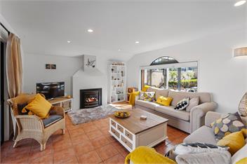 Poolside Serenity (Bachcare) - Papamoa