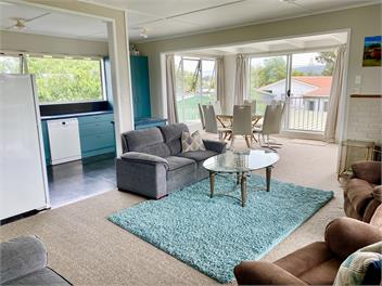 LARGE BACH 500 METRES FROM BEACH - Whangamata