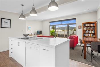 Relax on Dillon (Bachcare) - Waihi Beach