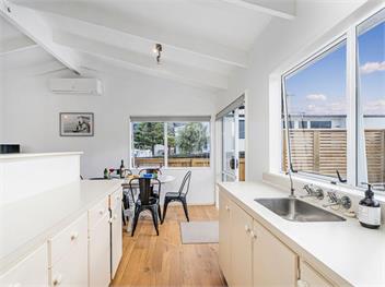 Retreat by the Beach (Bachcare) - Pauanui