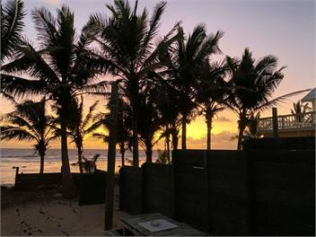 ShineAwayHomes-Family Beachfront- A/C with Free Wifi - Rarotonga