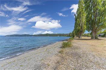 The Kinloch Lake House - 72 steps to the Lake! - Taupo