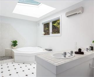 Peace and privacy in Lowry Bay - Lower Hutt