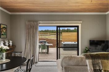 Stagford Barn with Private Hot Tub - Taupo