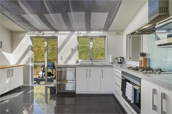 Harbour Crest Retreat (Bachcare) - Lyttelton