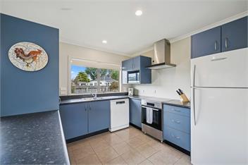 Sackville Sunshine (Bachcare) - Martinborough