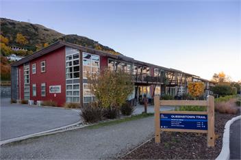 Lakeside Apt: Easy Check-In, Free Parking & Wi-Fi - Queenstown