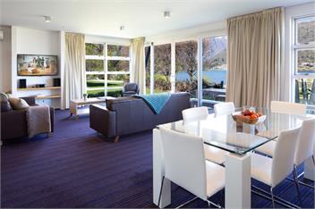 2BR Lakefront Apt in Queenstown | Wi-Fi & Parking - Queenstown