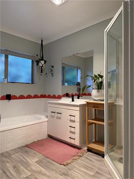 Family friendly sun trap - Raglan