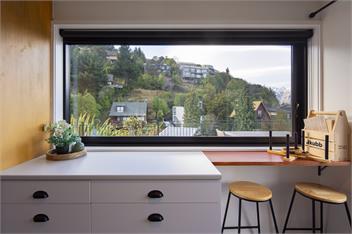 Sunshine Bay Stay | Lake Views & Cosy Fireplace - 