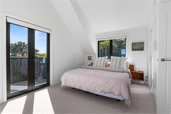 Black House Red Roof (Bachcare) - 