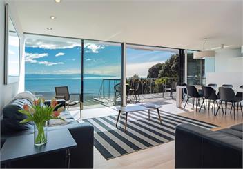 Beachfront Retreat - Architectural & Ocean Views -