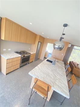 No.10 - A Boutique Harbour View Retreat -