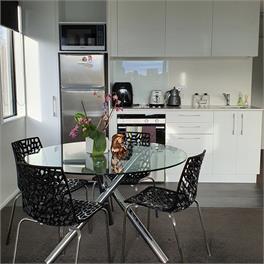 Beautiful sunny apartment with off street carpark - Christchurch