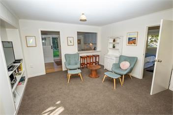 Hop, Skip and Jump to the Lake (Bachcare) - Te Anau