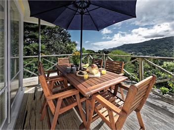 Surfer's Sunshine Cottage (Bachcare) - Piha
