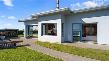 Coastal Daze (Bachcare) - New Plymouth