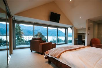 Lakeside Road | Sleeps 10 | Lake Views | Walk to Town - Wanaka
