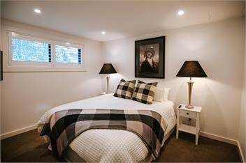 Nautilus Penthouse | Sleeps 8 | Lakefront Apartment - Wanaka