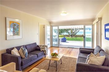 BACH ON THE BEACH - Coast & Country - Waiheke Island