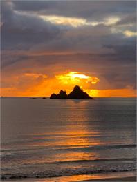 Oakura Bay Absolute-Beachfront Holiday Home - Northland