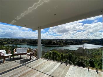 Stylish modern home with spectacular views - Kerikeri