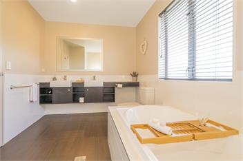 Dunes Lake View Apartment - Welcome Gift on arrival! - Matarangi