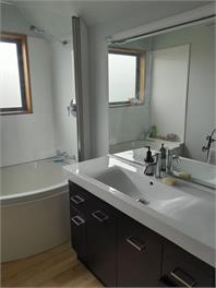 Spacious Sunny Retreat - Queenstown