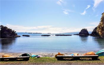 Enclosure Bay Bach - oneroa